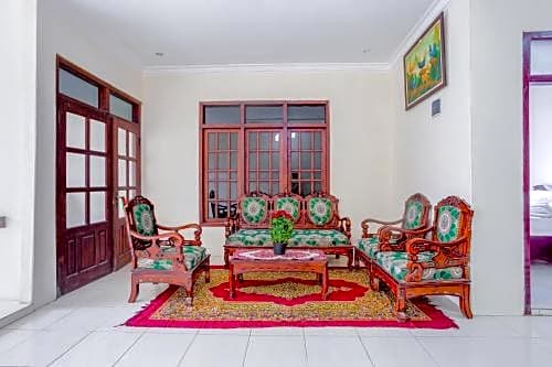 OYO 3004 Penginapan Bromo Adi