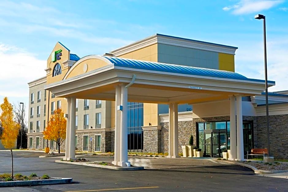 Holiday Inn Express and Suites Batavia By IHG