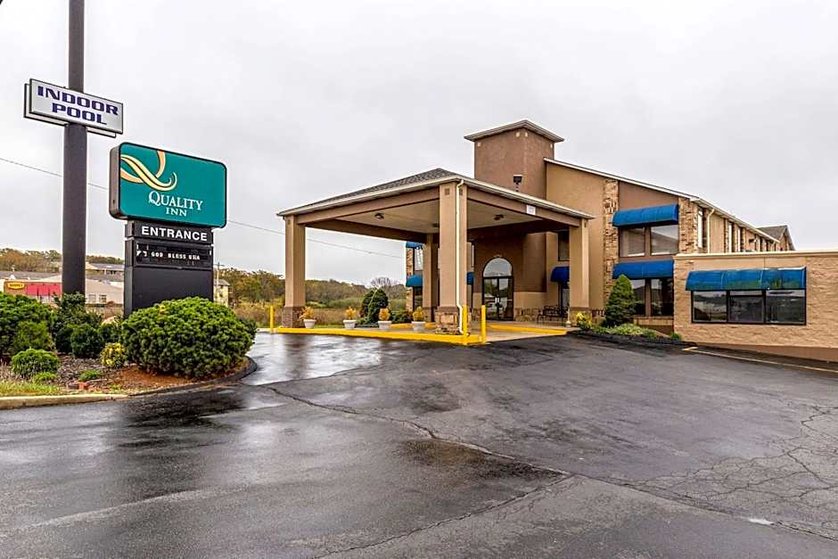 Photo 1 of 29 of Quality Inn Rolla