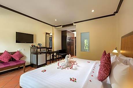 Deluxe Double Room with Pool Access