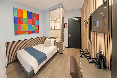 Single Room with Courtyard View