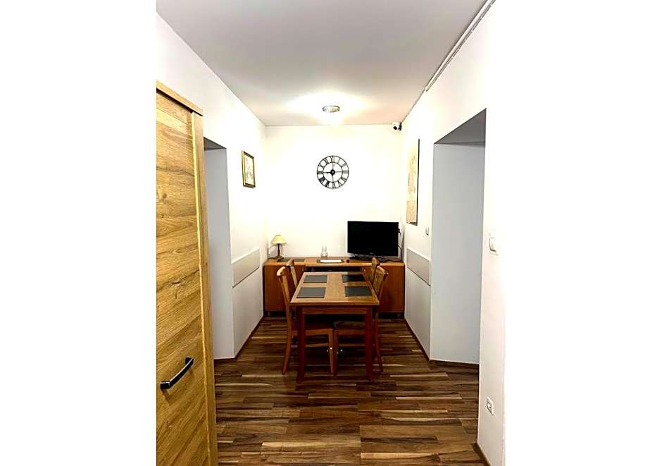 Babel Hostel, Dworzec PKP, Rynek