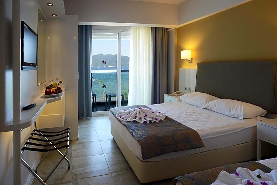 Maris Beach Hotel