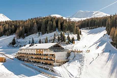 Das Jochelius - Ski-in & Ski-out - Mountain Hideaway
