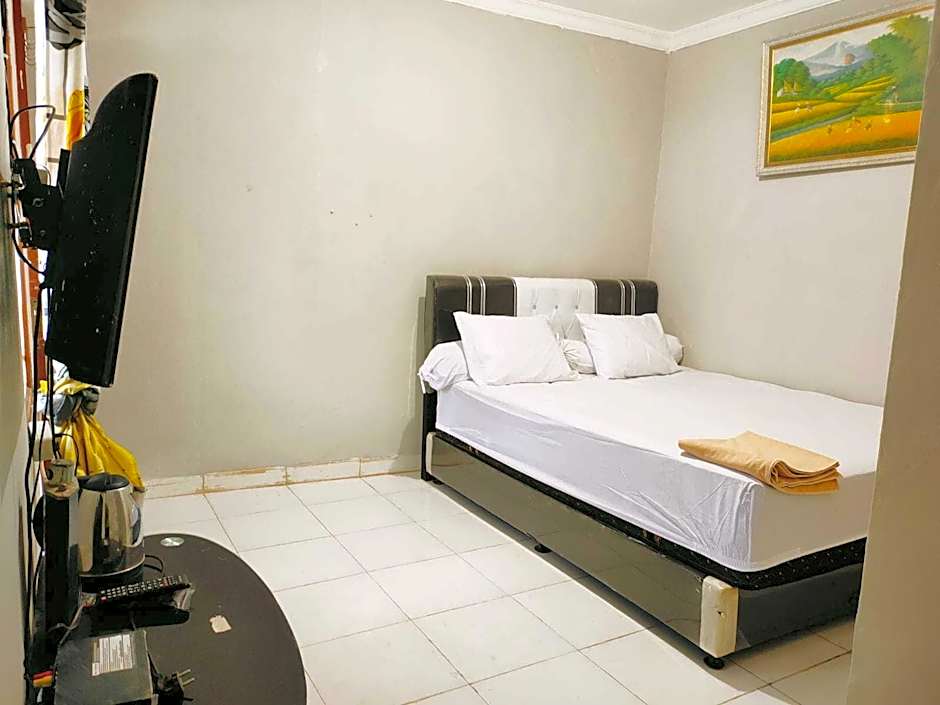 EXPRESS O 91277 Atiq Homestay Syariah