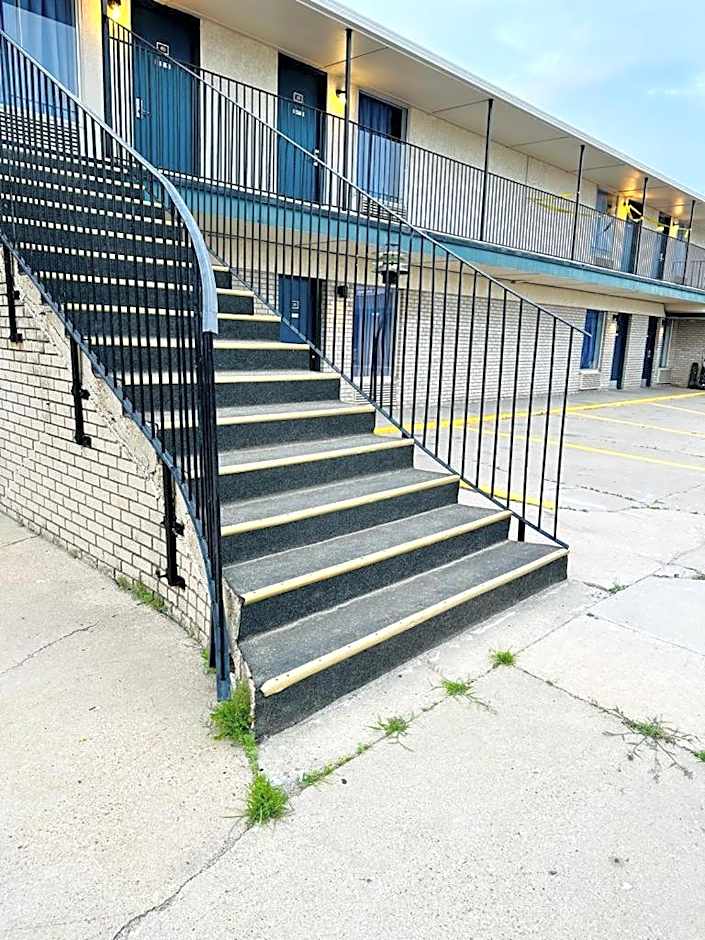 Travel Inn & Suites