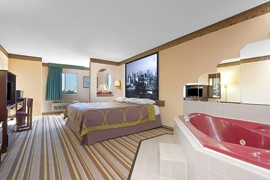 Super 8 by Wyndham Wapakoneta