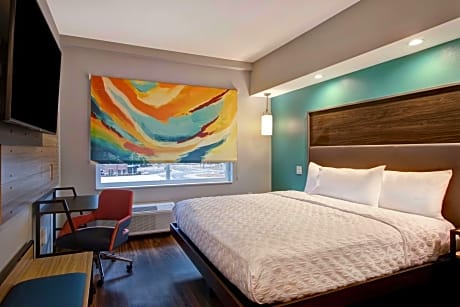 1 King Bed