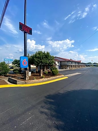 Motel 6 Manchester, TN
