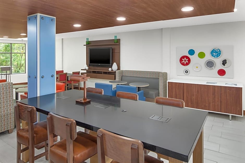 Holiday Inn Express & Suites - Hardeeville-Hilton Head by IHG