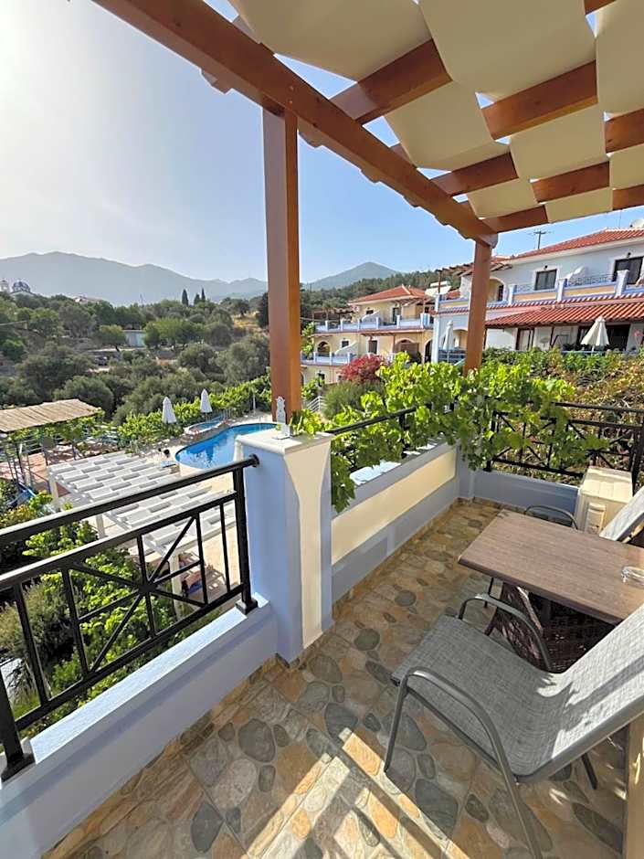 Pantheon Apartments & Studios