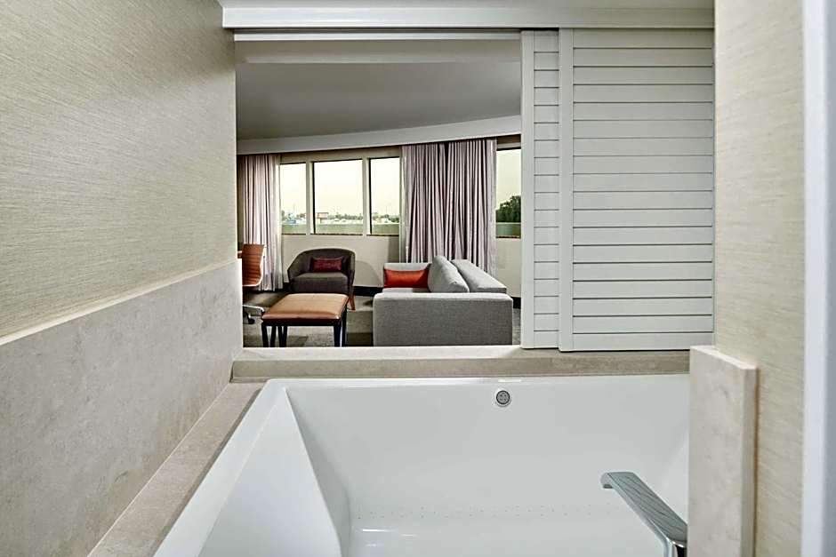 DoubleTree By Hilton Fullerton