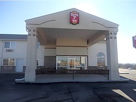 Super 7 Inn Tecumseh