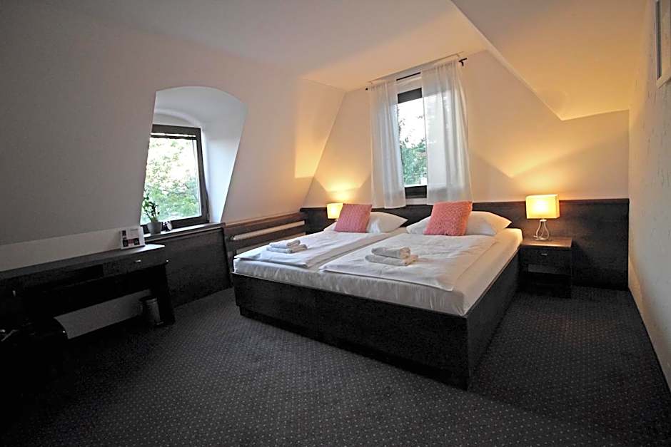 Penzión Wellness & Restaurant Zoborská, free parking