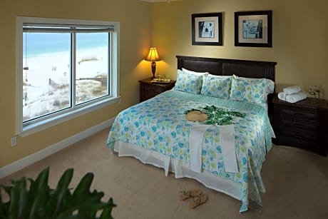 Three-Bedroom Apartment with Ocean View - Non-Smoking