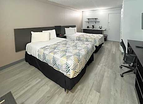 2 Queen Beds | Smoking, Micfridge