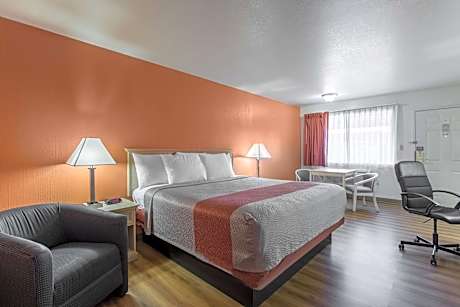 Deluxe Queen Room - Non-Smoking