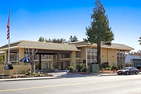 Days Inn by Wyndham Gilroy