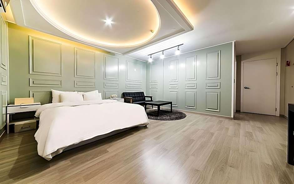 Workers Hotel Ansan by Aank