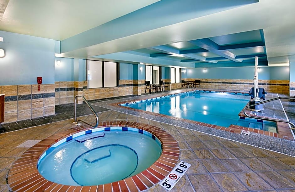 Holiday Inn Express Hotel & Suites Birmingham - Inverness 280 By IHG