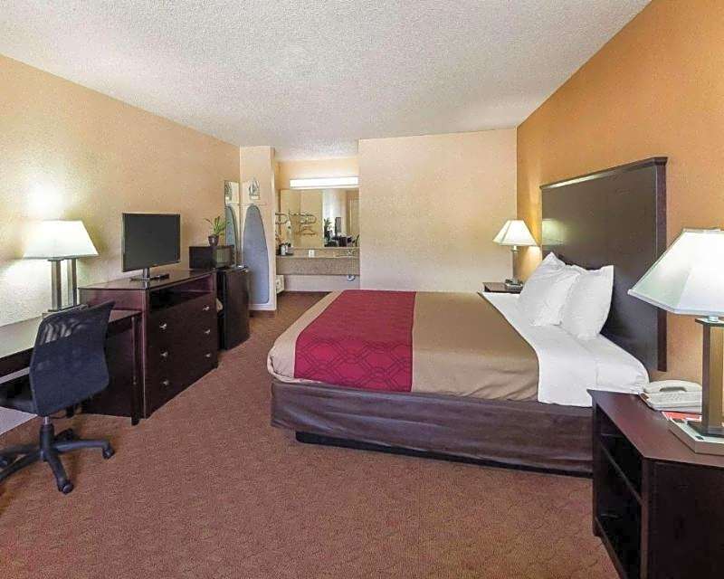 Econo Lodge Inn & Suites Downtown San Antonio