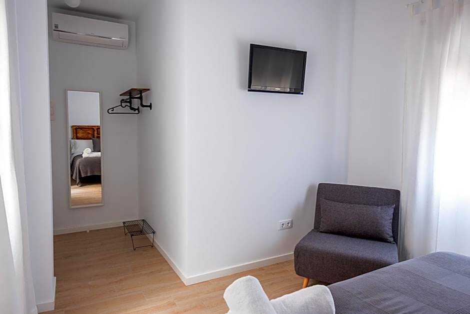 GOMEZ ROOMS