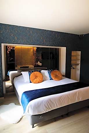 King Suite with Spa Bath