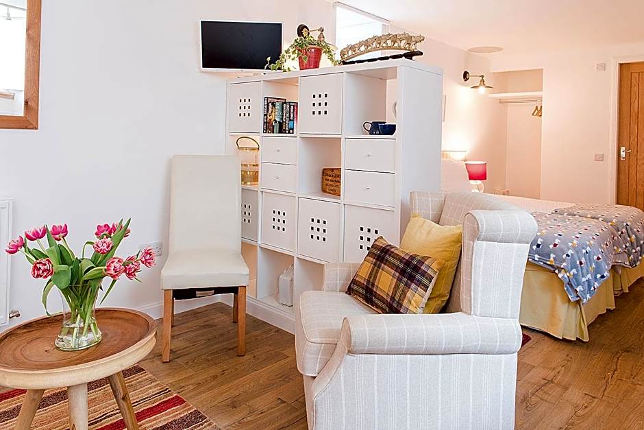 The Merryburn - Rooms and Courtyard Studios