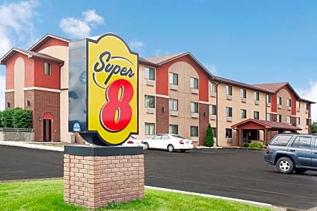 Super 8 by Wyndham Romeoville Bolingbrook