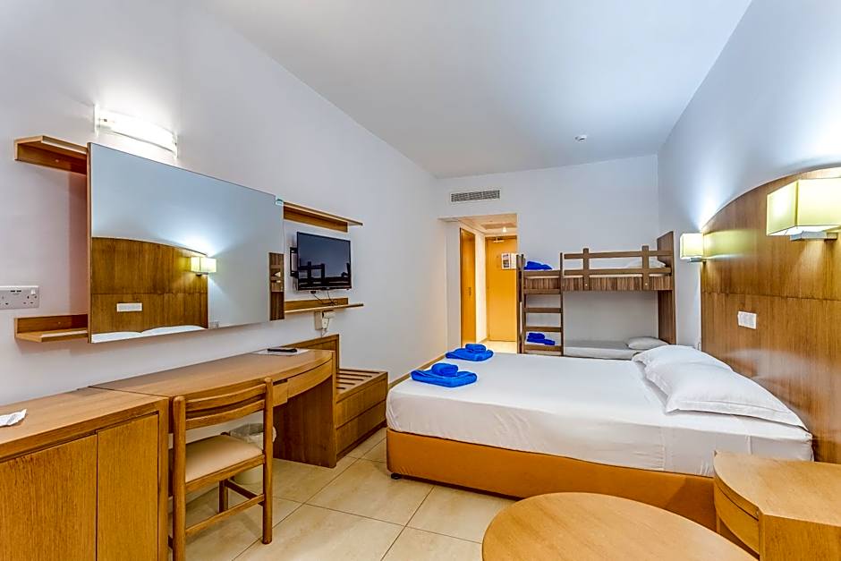 Adelais Bay Hotel