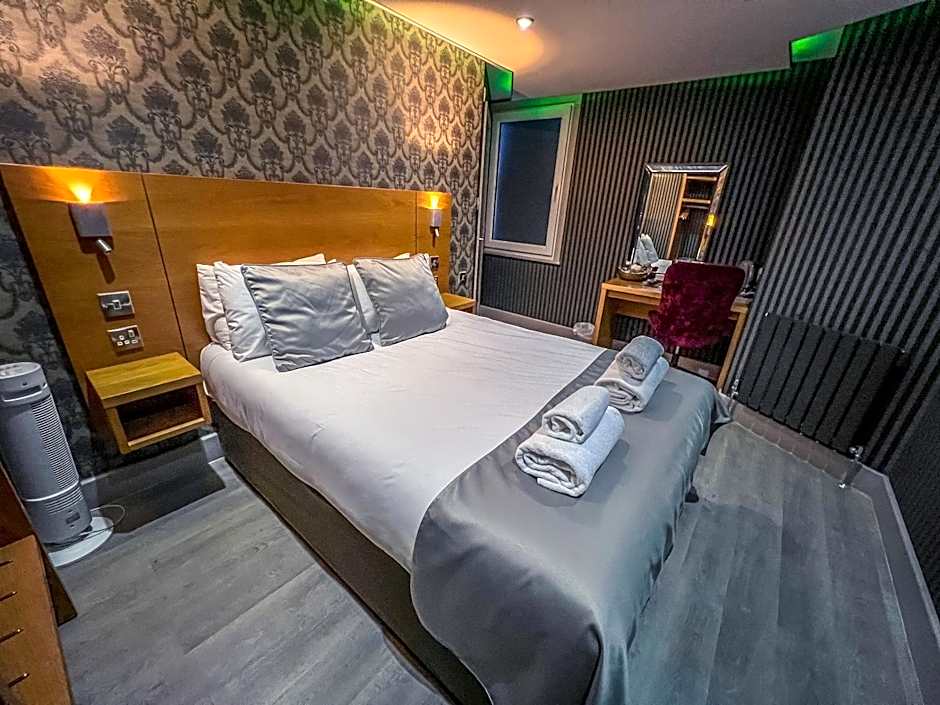 Quayside Hotel & Bar