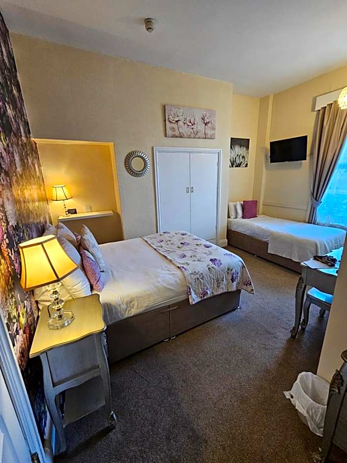 Rivelyn Hotel Bar & Restaurant