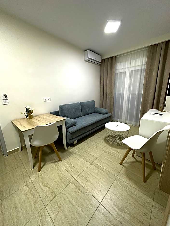 Navarino Luxe Suites