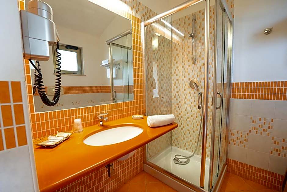 Hotel Baia Di Trainiti