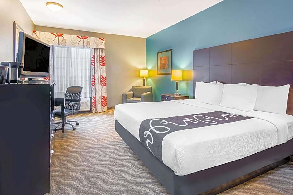 Photo 1 of 3 of Family 1 King Bed Suite, Hearing/Mobility Accessible, Grab Bars, Bathtub
