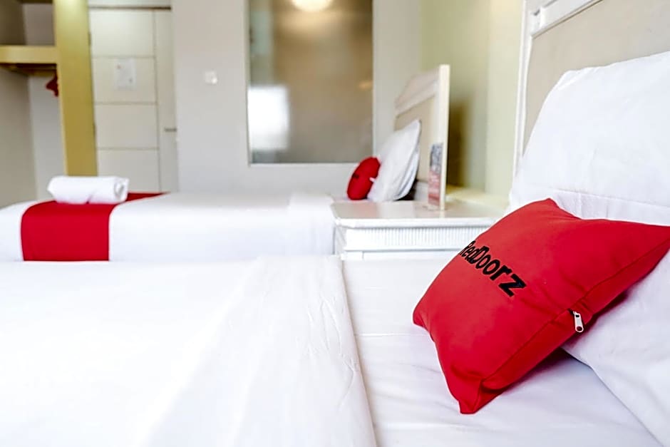 RedDoorz Plus at Sunrise Hotel Sanur