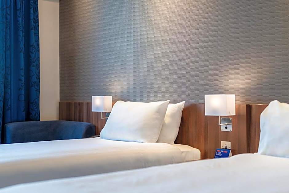 Holiday Inn Express Aberdeen Airport By IHG
