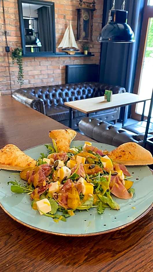 Zajazd Valentino / Listopadowa 55