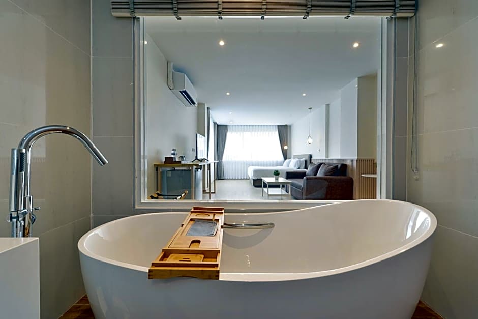 Ratchathewi Hyde Away