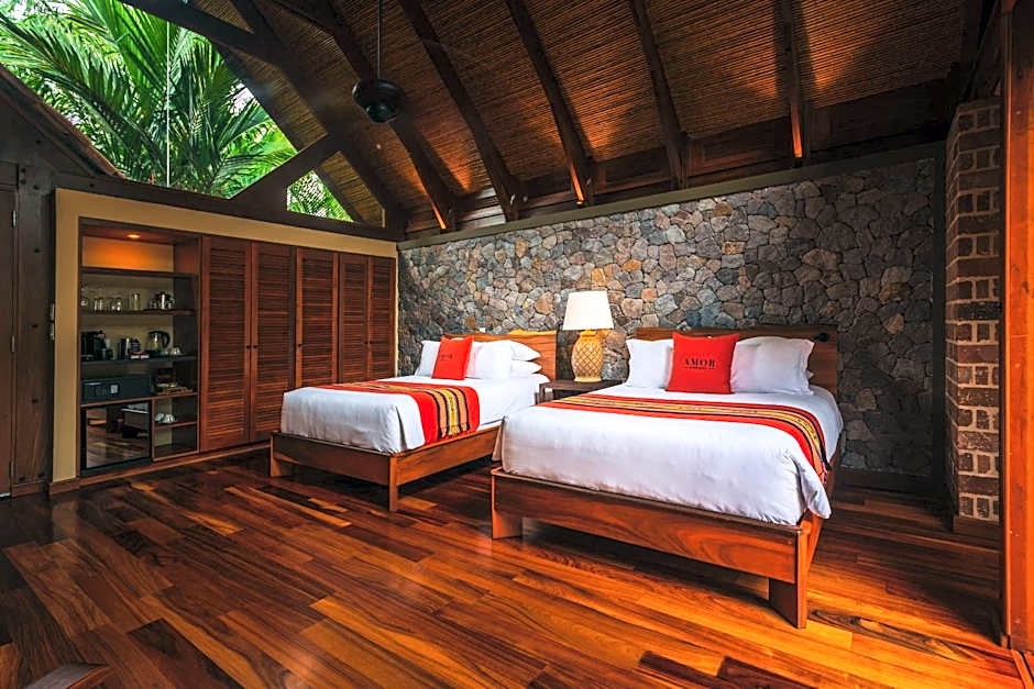 Amor Arenal (Adults Only)