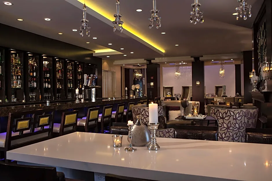 Renaissance Chicago North Shore Hotel