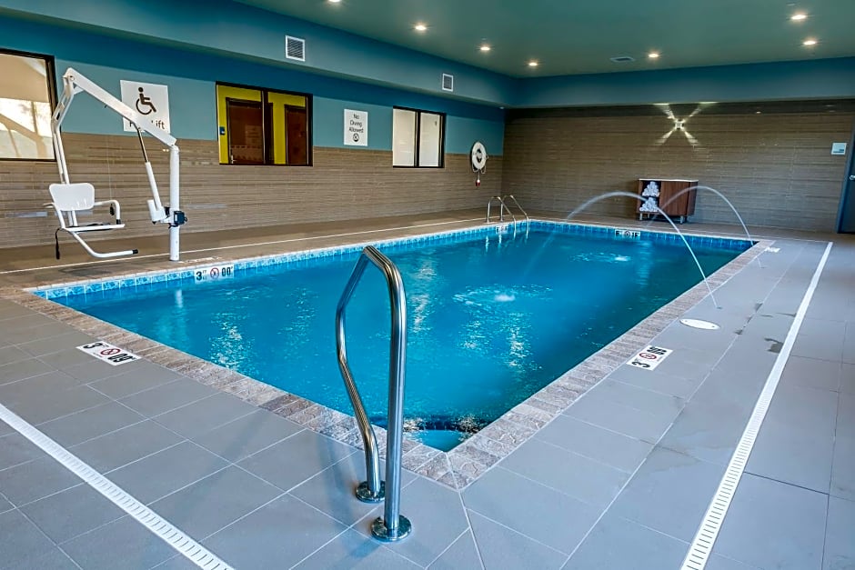 Holiday Inn Express & Suites Clarion By IHG