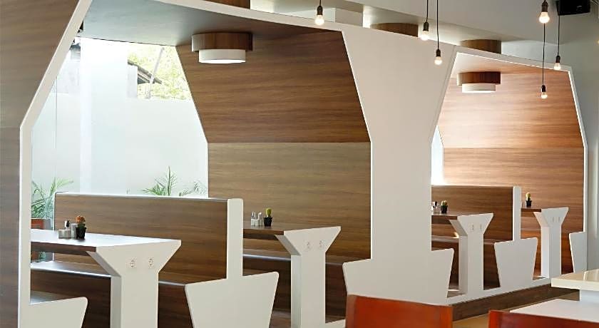 Berry Biz Hotel