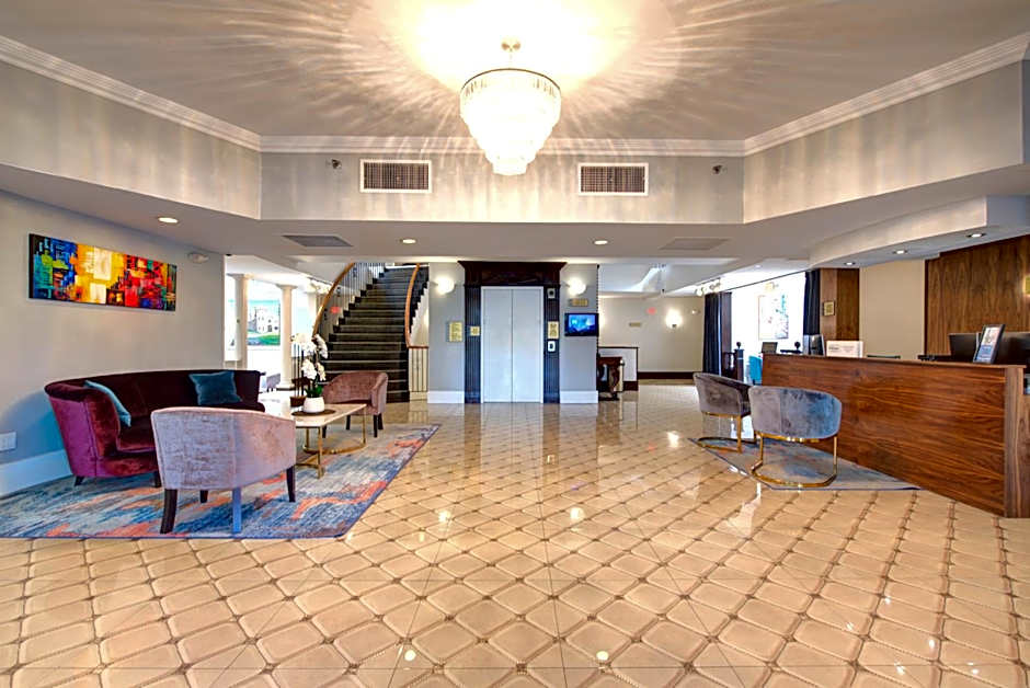 The Roslyn, Tapestry Collection by Hilton