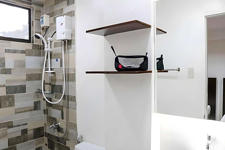 RedDoorz @ Junquera Extension Cebu