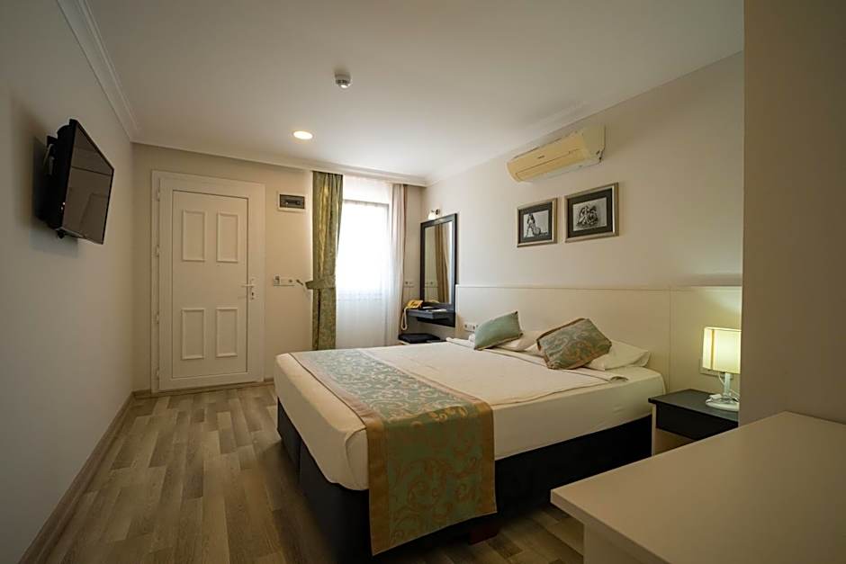 Artemis Hotel