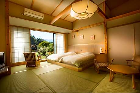 Standard Twin Room with Mountain View