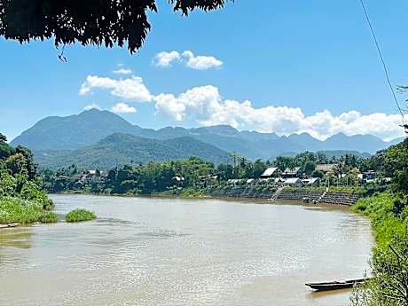 Kingkham Riverside Hotel