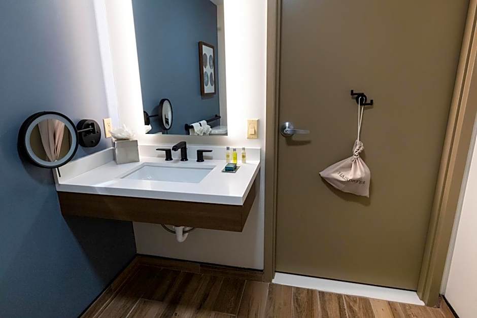 DoubleTree By Hilton Tinton Falls Eatontown
