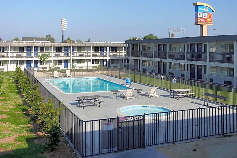 Motel 6-Claremont, CA